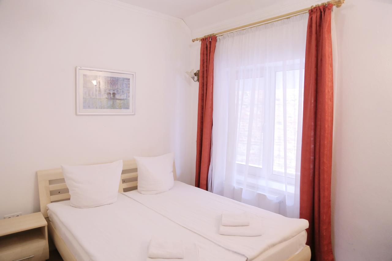 Gracia Hotel Berehove  Luaran gambar