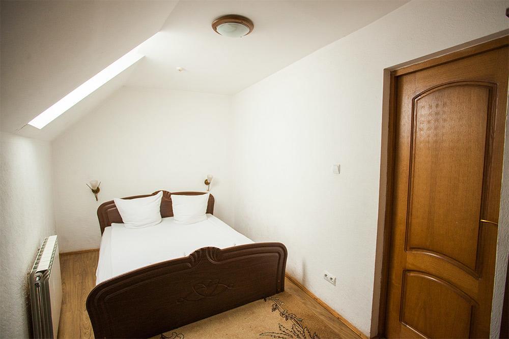 Gracia Hotel Berehove  Luaran gambar