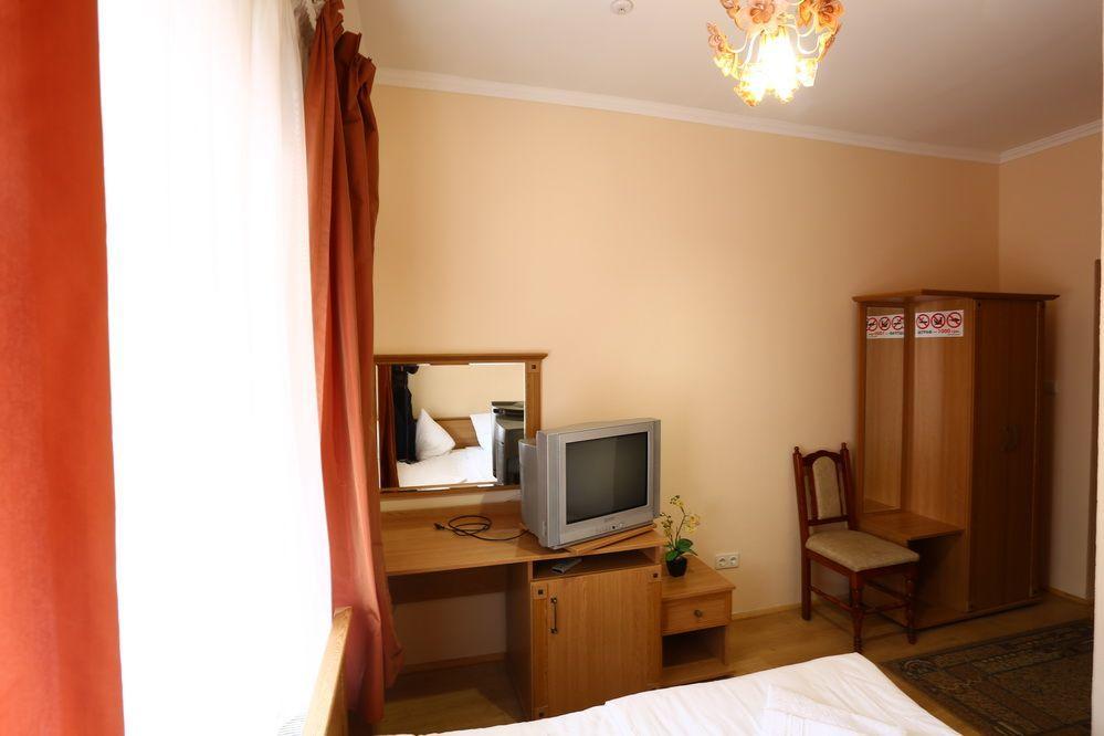 Gracia Hotel Berehove  Luaran gambar