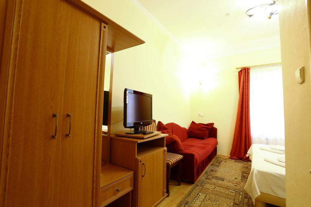 Gracia Hotel Berehove  Luaran gambar